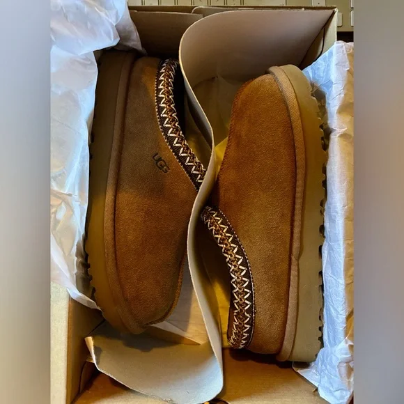 UGG Tasmin II - Chestnut - Women’s US 8 - Picture 3 of 9